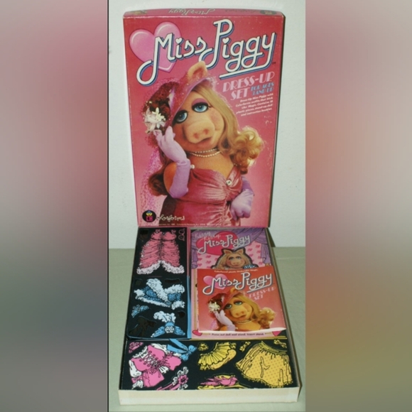 Miss Piggy Colorforms Dress-Up Set - Picture 2 of 5